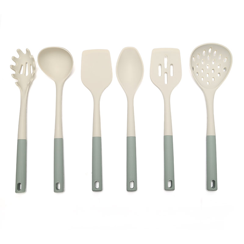 Juego completo de utensilios de cocina de silicona.